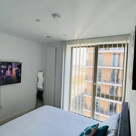 Lush Living - Double With Private Bathroom London