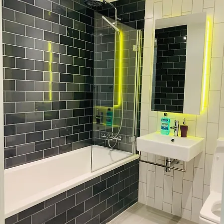 Homestay Lush Living - Double With Private Bathroom