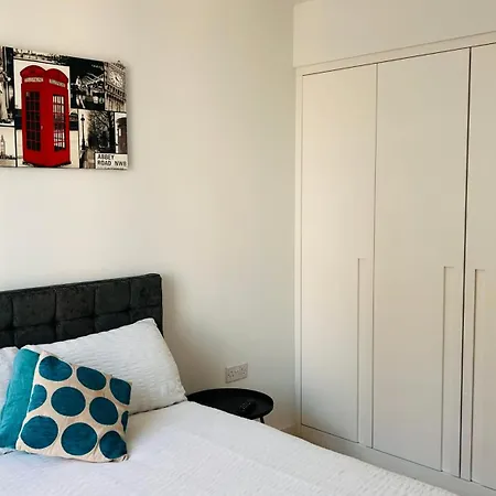 Lush Living - Double With Private Bathroom *