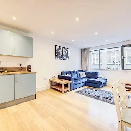 Prime Location In Tower Bridge, 2 Bedroom Apartment