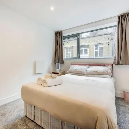 Prime Location In Tower Bridge, 2 Bedroom * London