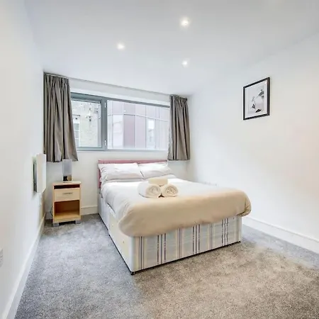 Prime Location In Tower Bridge, 2 Bedroom Apartment London