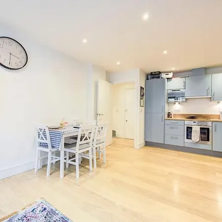Prime Location In Tower Bridge, 2 Bedroom *