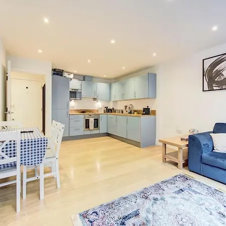 Prime Location In Tower Bridge, 2 Bedroom Apartment