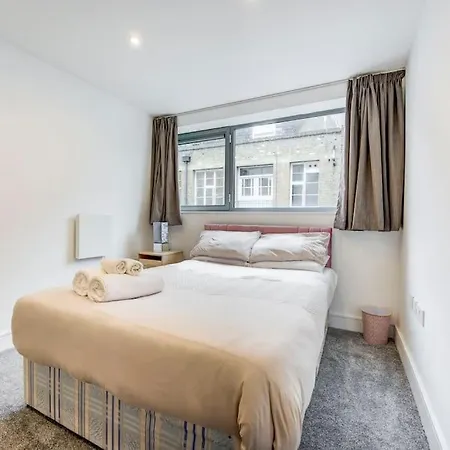 Apartment Prime Location In Tower Bridge, 2 Bedroom *