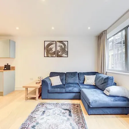 Prime Location In Tower Bridge, 2 Bedroom * London