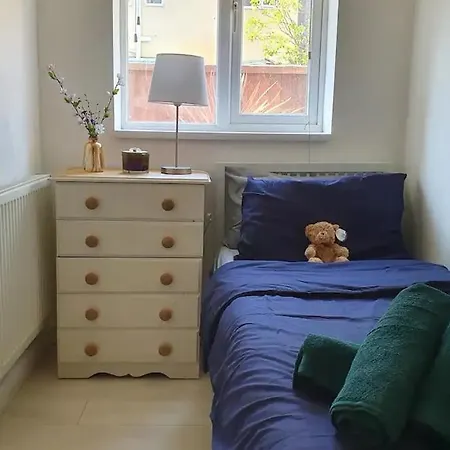 In Stepney-limehouse * London
