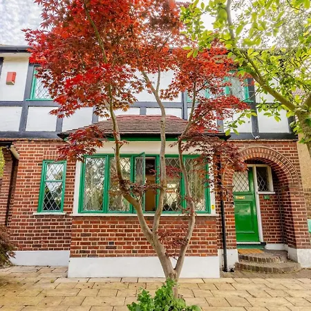Holiday home Spacious 4bed House In London-20 Mins To Eltham