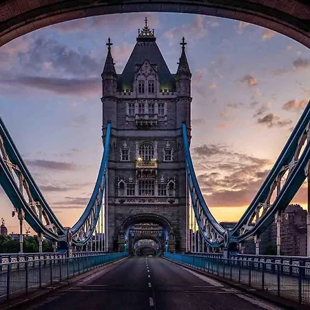 Apartment 2 Bedroom Tower Bridge With Free Secure Gated Parking - Perfect For Long *