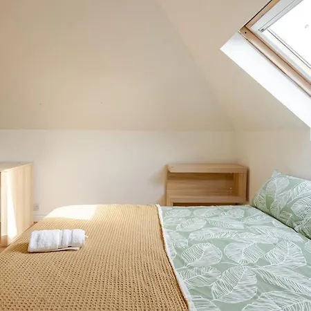 Spacious 4bed House In London-20 Mins To Holiday home *