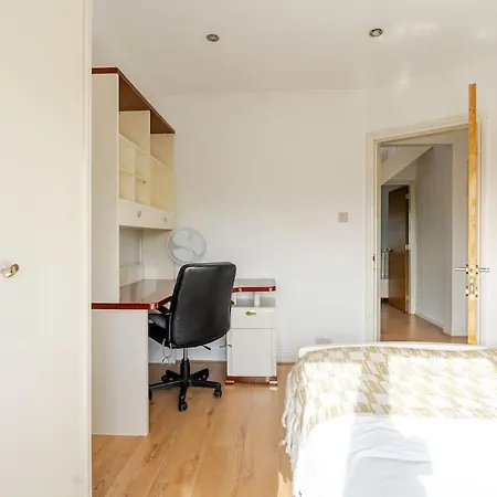 Spacious 4bed House In London-20 Mins To Eltham