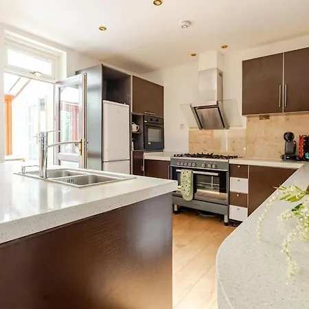 Spacious 4bed House In London-20 Mins To * Eltham