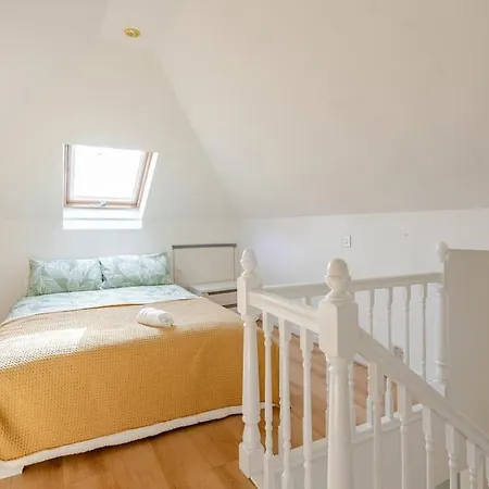 Spacious 4bed House In London-20 Mins To