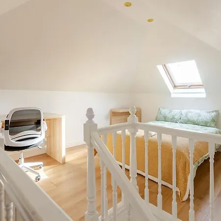 Spacious 4bed House In London-20 Mins To *