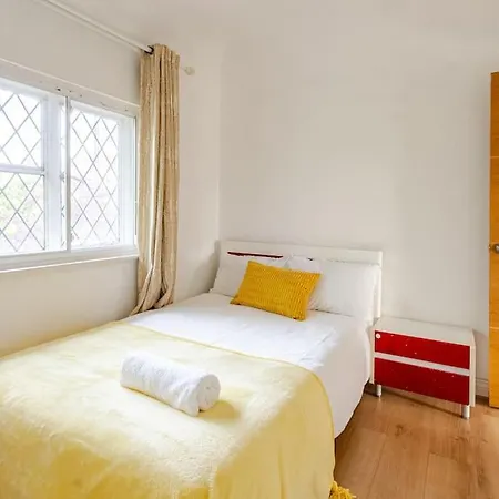 Spacious 4bed House In London-20 Mins To * Eltham