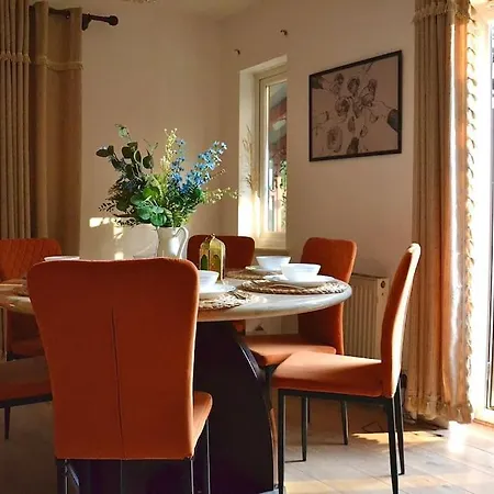 Spacious 4bed House In London-20 Mins To