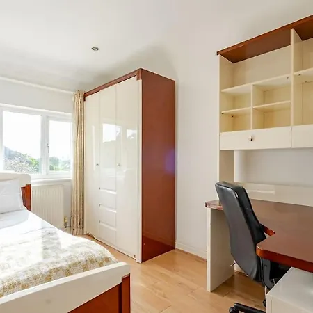 Spacious 4bed House In London-20 Mins To Holiday home Eltham