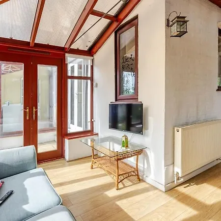Spacious 4bed House In London-20 Mins To Eltham