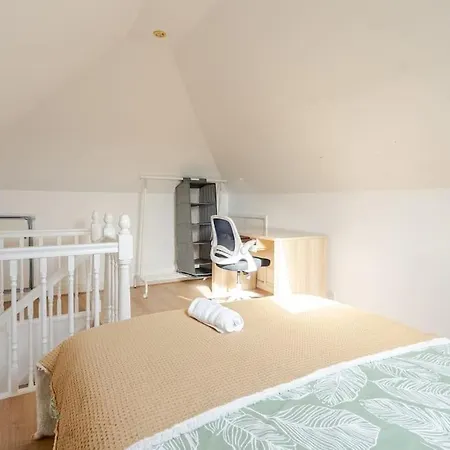 Spacious 4bed House In London-20 Mins To Holiday home *