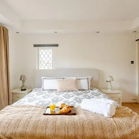 Spacious 4bed House In London-20 Mins To