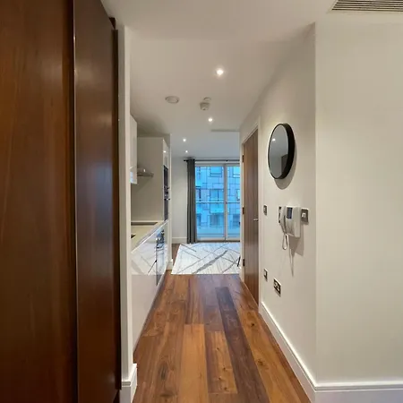 In Canary Wharf Apartment