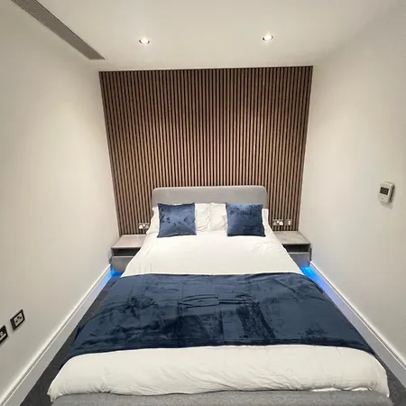 In Canary Wharf Apartment