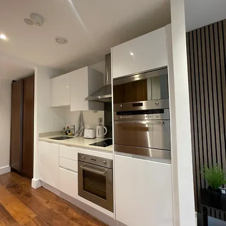 In Canary Wharf Apartment London