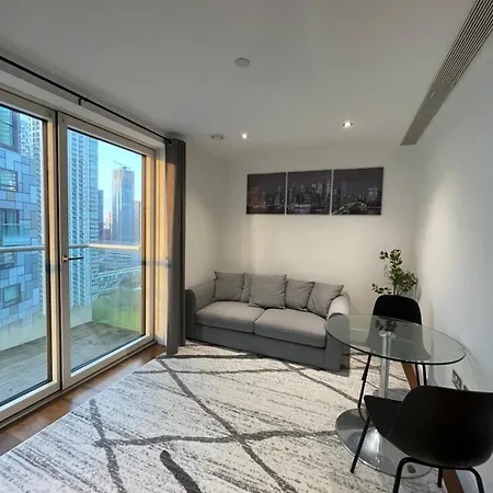 Apartment In Canary Wharf *