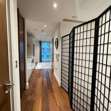 Apartment In Canary Wharf