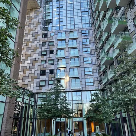 Apartment In Canary Wharf London