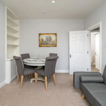 Lovely & Bright 1 Bedroom Flat In London's Zone 2 Apartment *