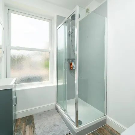 Lovely & Bright 1 Bedroom Flat In London's Zone 2 * London