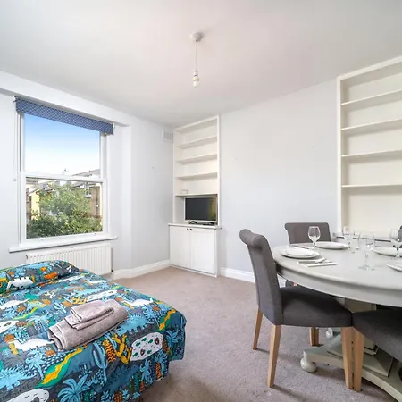 Lovely & Bright 1 Bedroom Flat In London's Zone 2
