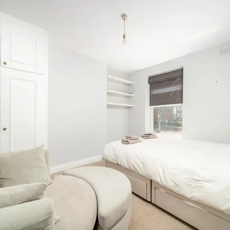 Lovely & Bright 1 Bedroom Flat In London's Zone 2 *