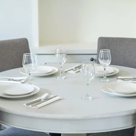 Lovely & Bright 1 Bedroom Flat In London's Zone 2 Apartment *