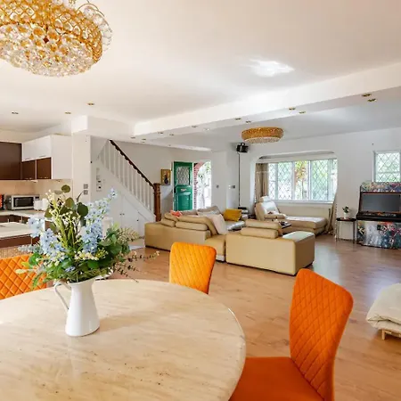 Spacious 4bed House In London-20 Mins To * Eltham