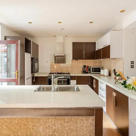 Spacious 4bed House In London-20 Mins To