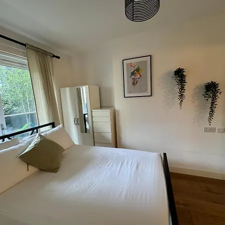 Luxury Two Bedroom Apartment *