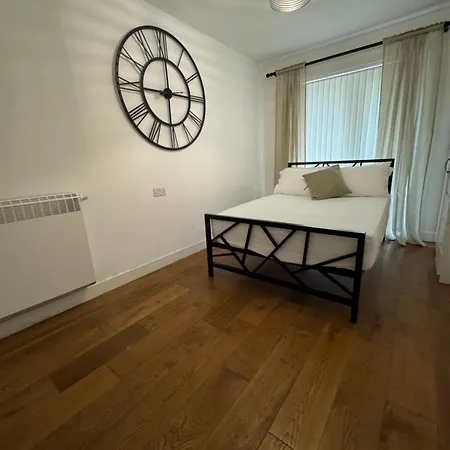 Luxury Two Bedroom Apartment *