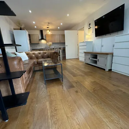 Luxury Two Bedroom Apartment *