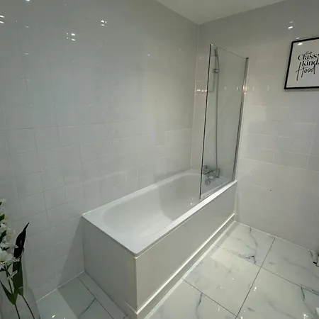 Luxury Two Bedroom Apartment *