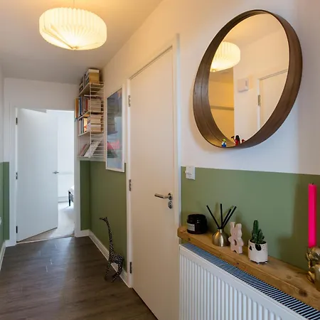 2-bed & 2 Bathroom, Balcony & Parking - Close To East & Romford Station Apartment *