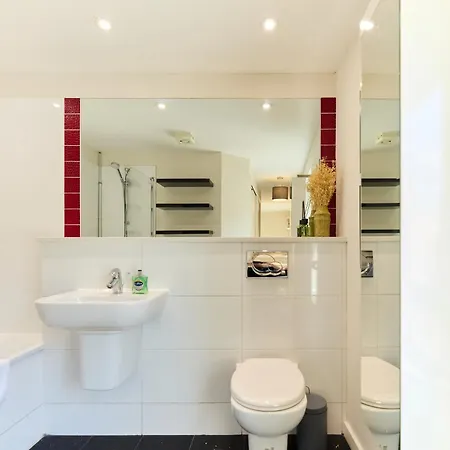 The Brick Lane Arms - Breathtaking 2bdr Penthouse With Balcony London