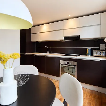 The Brick Lane Arms - Breathtaking 2bdr Penthouse With Balcony Apartment *