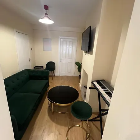 The Big 3 Bedroom House 2 Bathrooms *