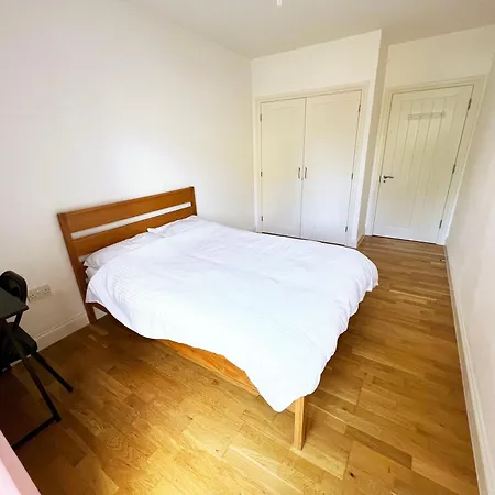 Bedroom 2, Queens Road *