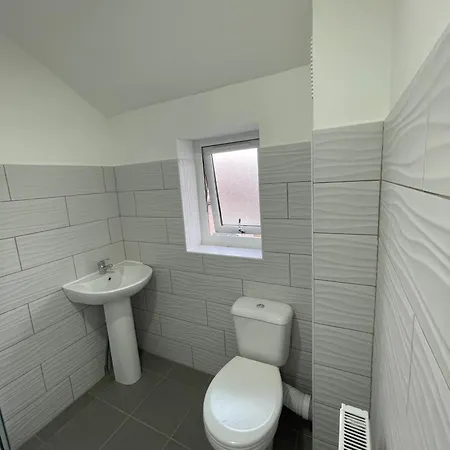 Two Bedroom Central Location Modern Flat Stratford Apartment *