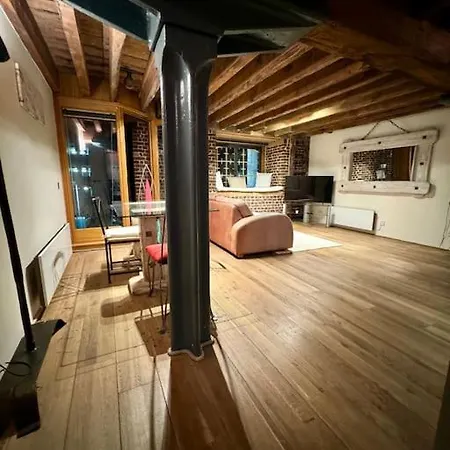 Apartment Vibrant Riverside Canary Wharf London
