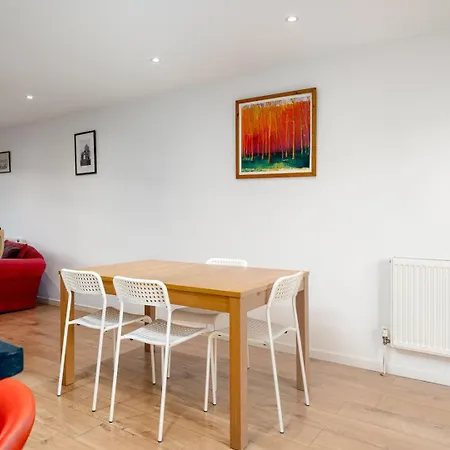 Guestready - Tranquil Retreat Near The Royal Docks Holiday home London