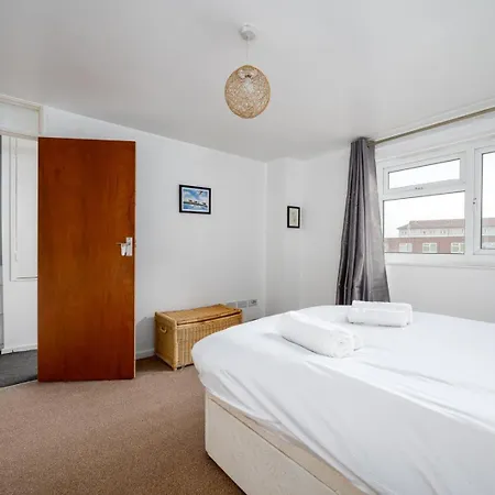 Holiday home Guestready - Tranquil Retreat Near The Royal Docks *